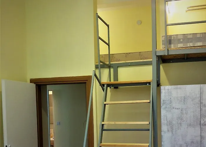 Kwadrans אכסניה *